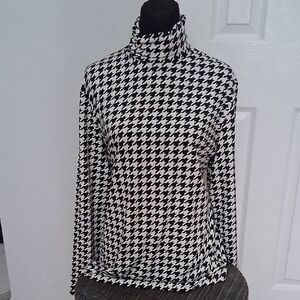 Black and White Houndstooth Turtleneck Top